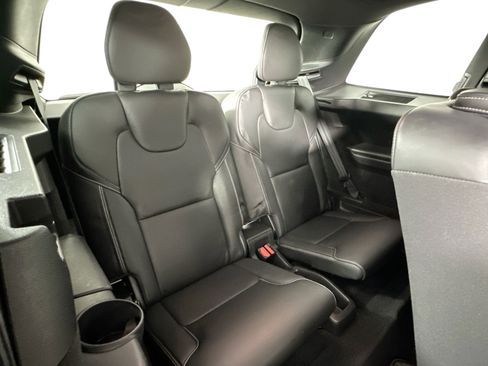 Used 2022 Volvo XC90 T8 R-Design w/ Advanced Package image 28