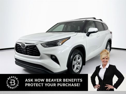Used 2023 Toyota Highlander LE FWD image 1