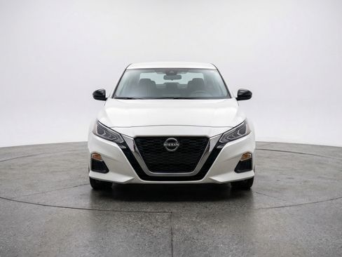 Used 2025 Nissan Altima 2.5 SV image 2