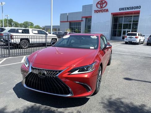 Used 2025 Lexus ES 350 w/ Premium Package FWD image 4