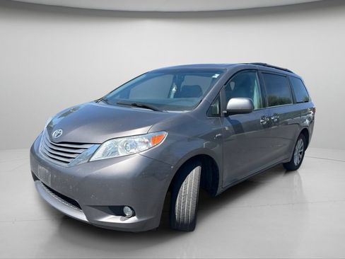 Used 2017 Toyota Sienna XLE w/ XLE Navigation Package AWD/4WD image 15