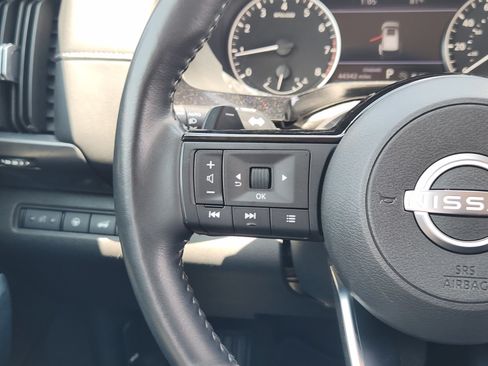 Used 2025 Nissan Pathfinder SL FWD image 27