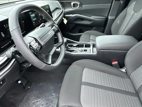 New 2026 Kia Sorento LX FWD image 8