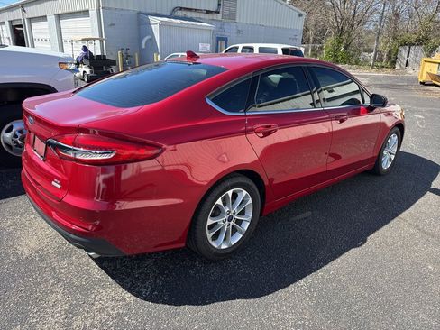 Used 2020 Ford Fusion SE image 3