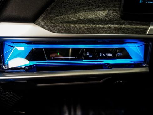 Used 2023 BMW 760i xDrive w/ Luxury Rear Seating Package image 27