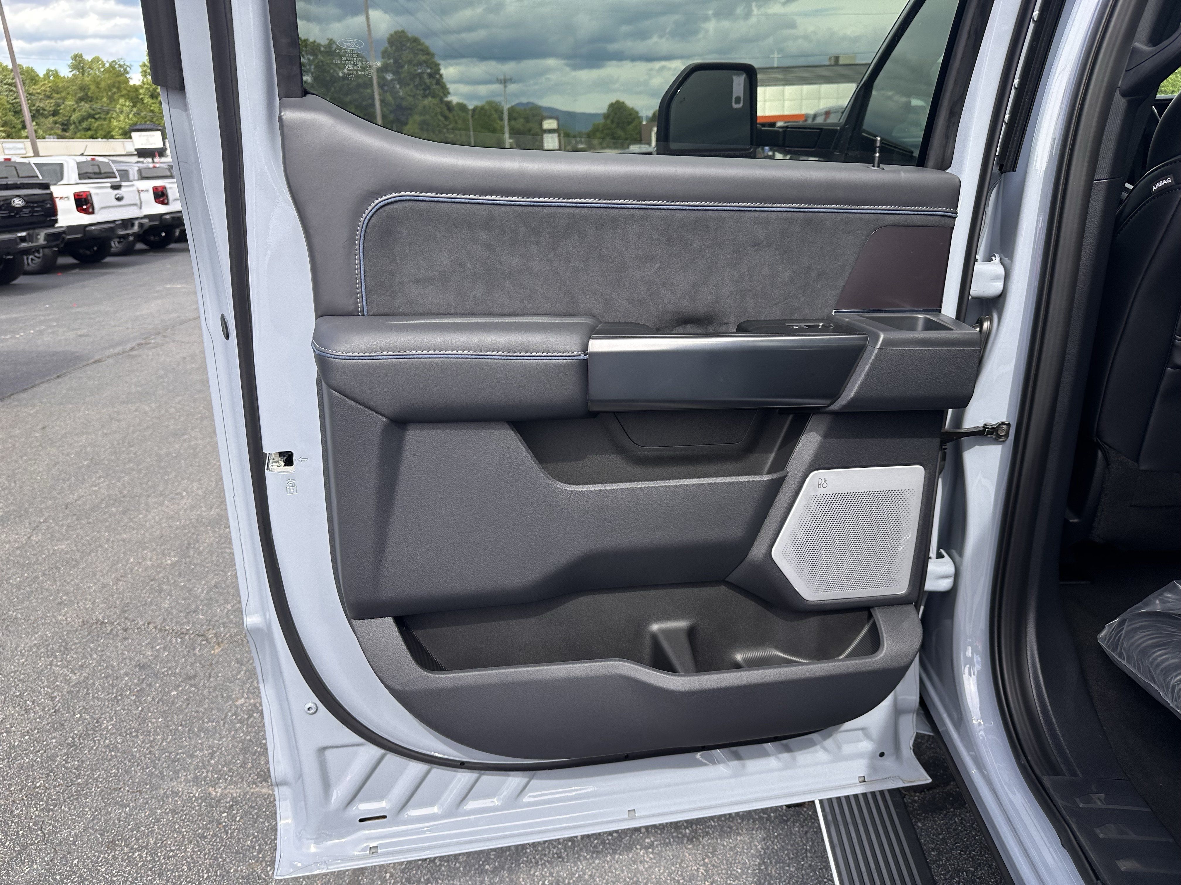 Used 2026 Ford F250 Platinum AWD/4WD image 13