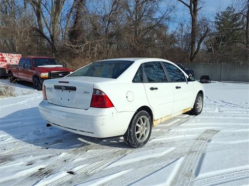 Used 2005 Ford Focus ZX4 Sedan image 7