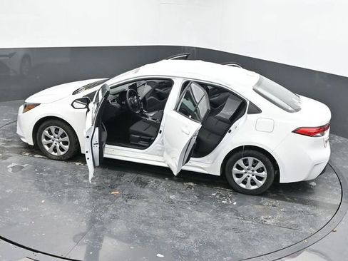 Used 2025 Toyota Corolla LE image 60