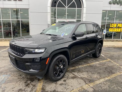 Used 2024 Jeep Grand Cherokee Altitude AWD/4WD image 1