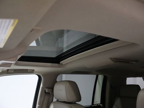 Used 2015 GMC Yukon XL Denali w/ Touring Package image 17