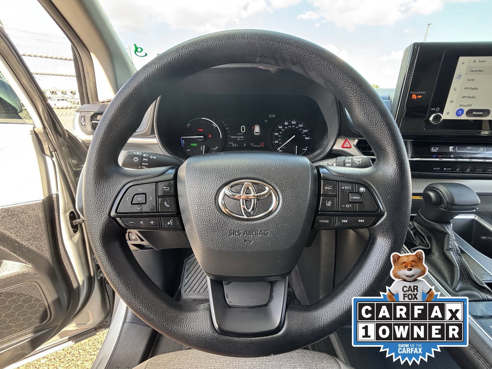 Used 2025 Toyota Sienna LE AWD/4WD image 26
