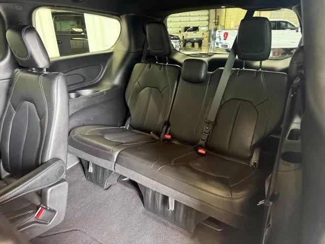 Used 2026 Chrysler Pacifica Select FWD image 20