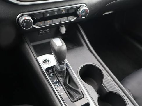 Used 2025 Nissan Altima 2.5 SV FWD image 13