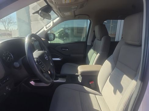 Used 2024 Nissan Frontier SV w/ SV Convenience Package image 9