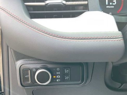 Used 2026 Ford Explorer Active AWD/4WD image 24