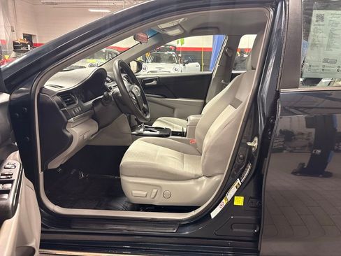Used 2014 Toyota Camry LE image 14