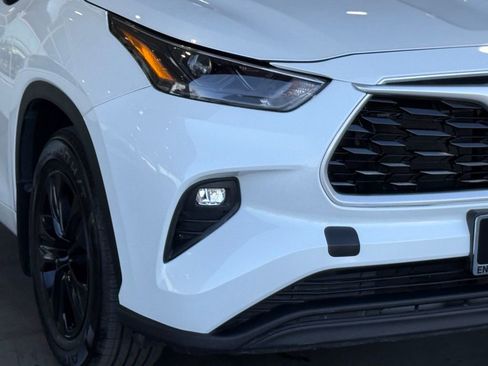 Used 2023 Toyota Highlander XLE image 8