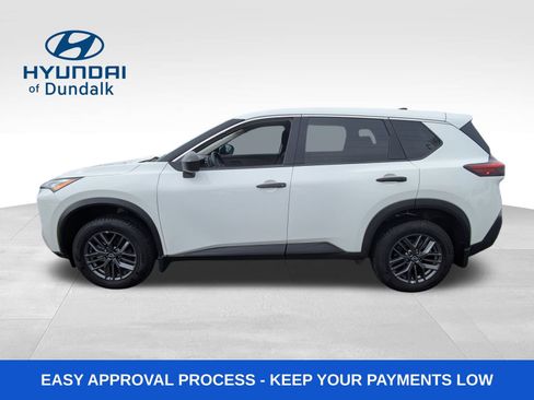 Used 2023 Nissan Rogue S image 2