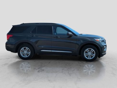 Used 2023 Ford Explorer XLT w/ Equipment Group 202A AWD/4WD image 9