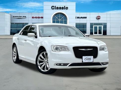 Used 2019 Chrysler 300 Limited RWD image 1