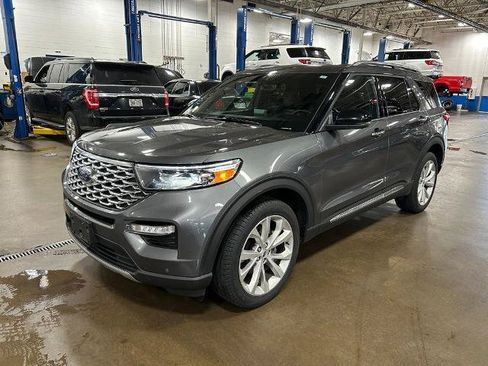 Certified 2023 Ford Explorer Platinum w/ Technology Package AWD/4WD image 5