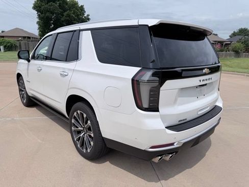 Used 2025 Chevrolet Tahoe High Country AWD/4WD image 3