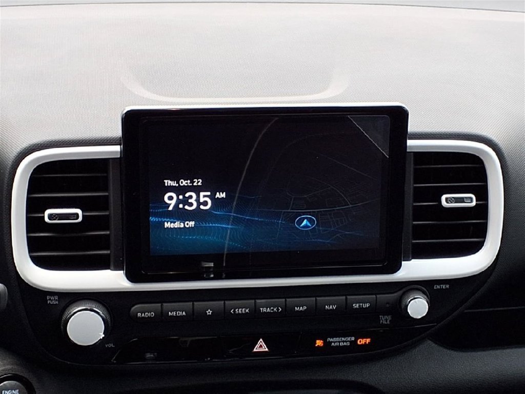Used 2025 Hyundai Venue Limited FWD image 14
