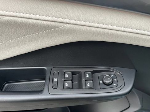 New 2025 Volkswagen Taos SEL image 18