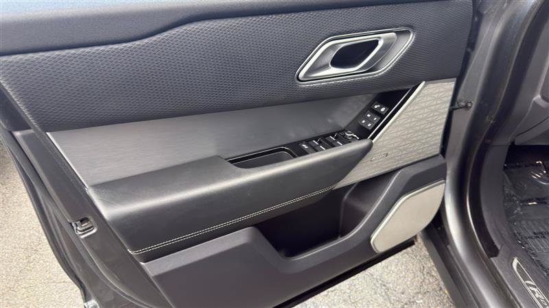 Used 2018 Land Rover Range Rover Velar R-Dynamic SE AWD/4WD image 5