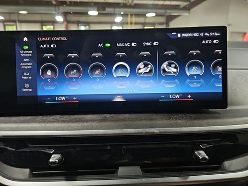 Used 2023 BMW X7 M60i w/ Executive Package AWD/4WD image 21