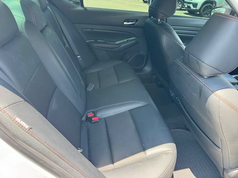 Used 2022 Nissan Altima 2.5 SR w/ Midnight Edition Package FWD image 3