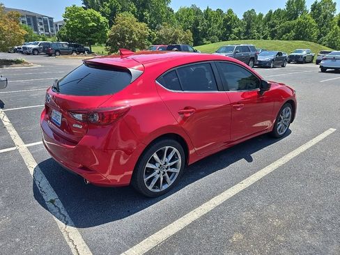 Used 2018 MAZDA MAZDA3 Touring FWD image 3