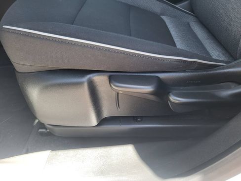 Used 2025 Chevrolet TrailBlazer LT AWD/4WD image 16