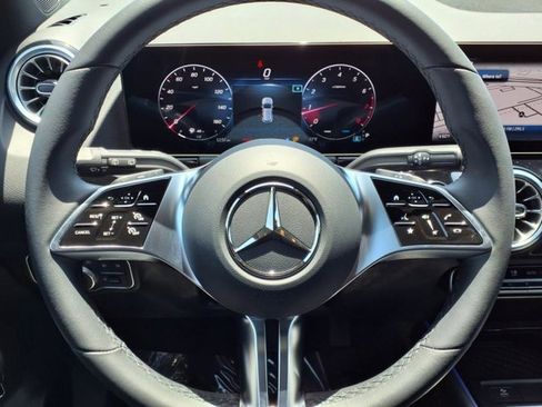 Used 2025 Mercedes-Benz GLA 250 image 8
