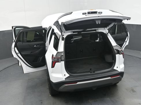 Used 2025 Chevrolet Equinox LT FWD image 41