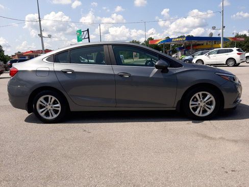 Used 2018 Chevrolet Cruze LT w/ Convenience Package FWD image 6