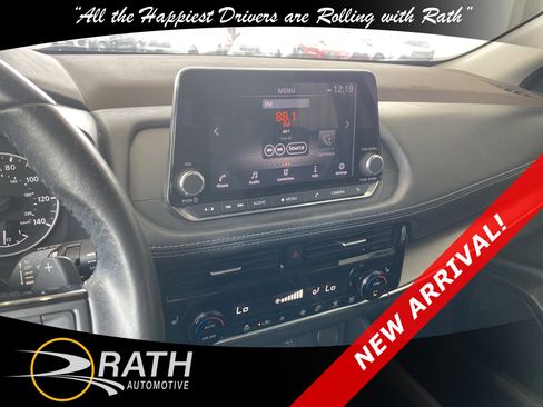 Used 2022 Nissan Rogue SV w/ SV Premium Package FWD image 14