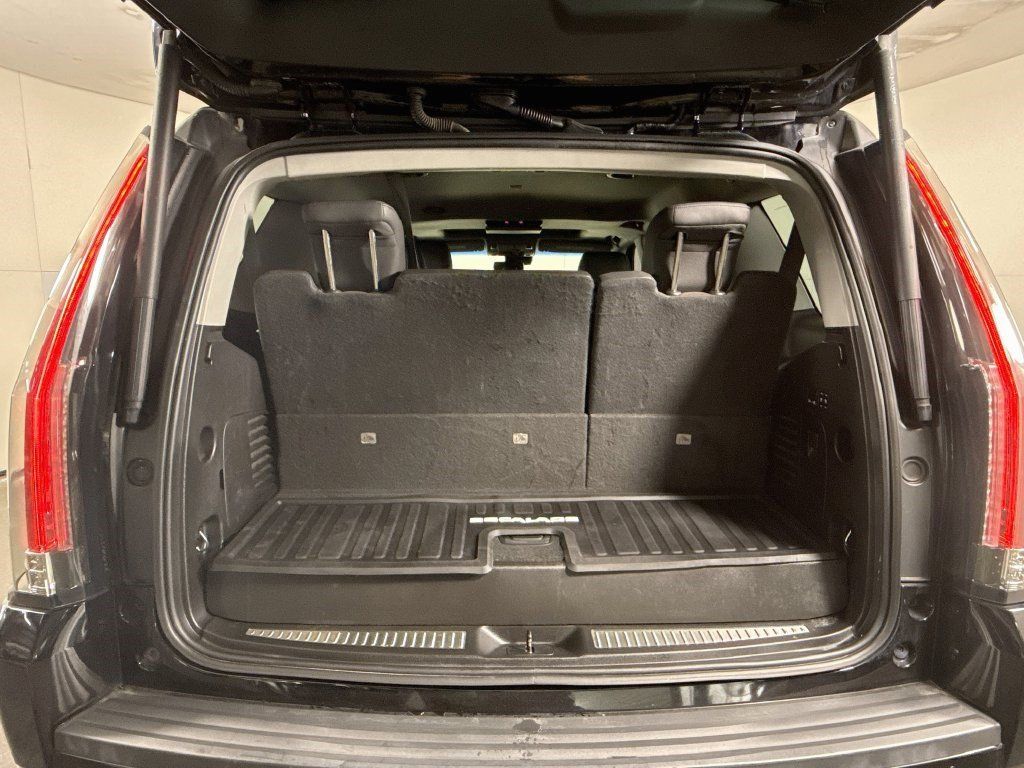 Used 2019 Cadillac Escalade Premium Luxury w/ Escalade Sport Edition RWD image 32