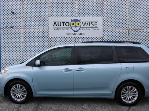 Used 2017 Toyota Sienna XLE FWD image 4