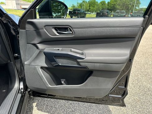 New 2026 Nissan Pathfinder SV w/ SV Premium Package FWD image 12