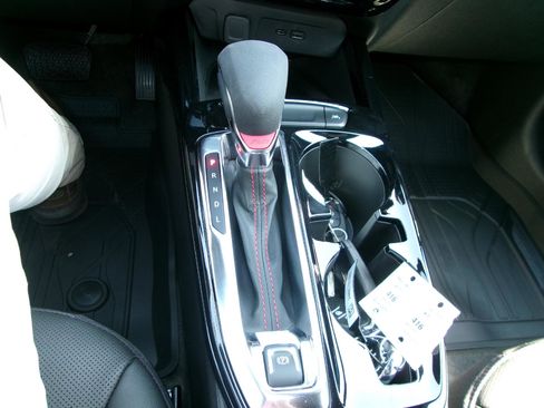 New 2026 Chevrolet Trax RS w/ Sunroof Package FWD image 17