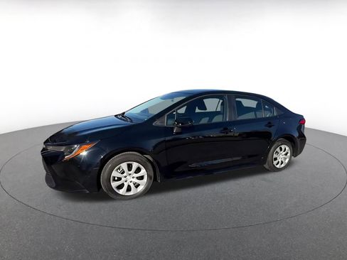 Used 2025 Toyota Corolla LE image 8