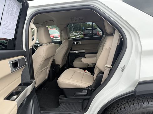 Certified 2023 Ford Explorer XLT w/ Equipment Group 202A AWD/4WD image 11