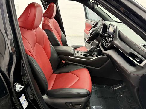 Used 2022 Toyota Highlander XSE image 16