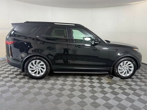 Used 2025 Land Rover Discovery S image 9