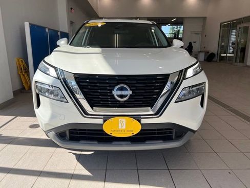 Used 2022 Nissan Rogue SV AWD/4WD image 2