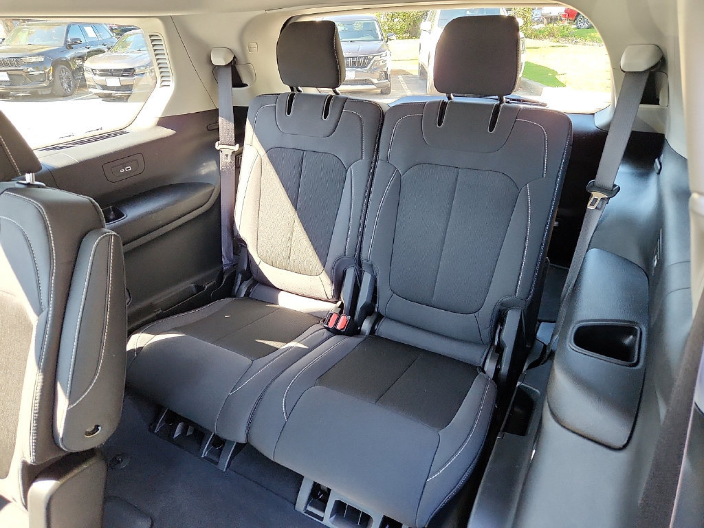 Used 2023 Jeep Grand Cherokee L Laredo w/ Luxury Tech Group I RWD image 10