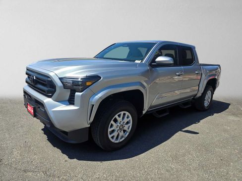 Used 2025 Toyota Tacoma SR5 AWD/4WD image 7