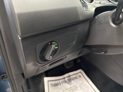 Used 2020 Volkswagen Tiguan SE w/ Panoramic Sunroof Package image 36