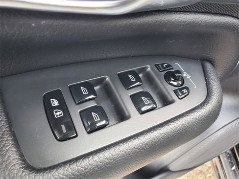 Used 2021 Volvo XC90 T6 Momentum w/ Climate Package image 13